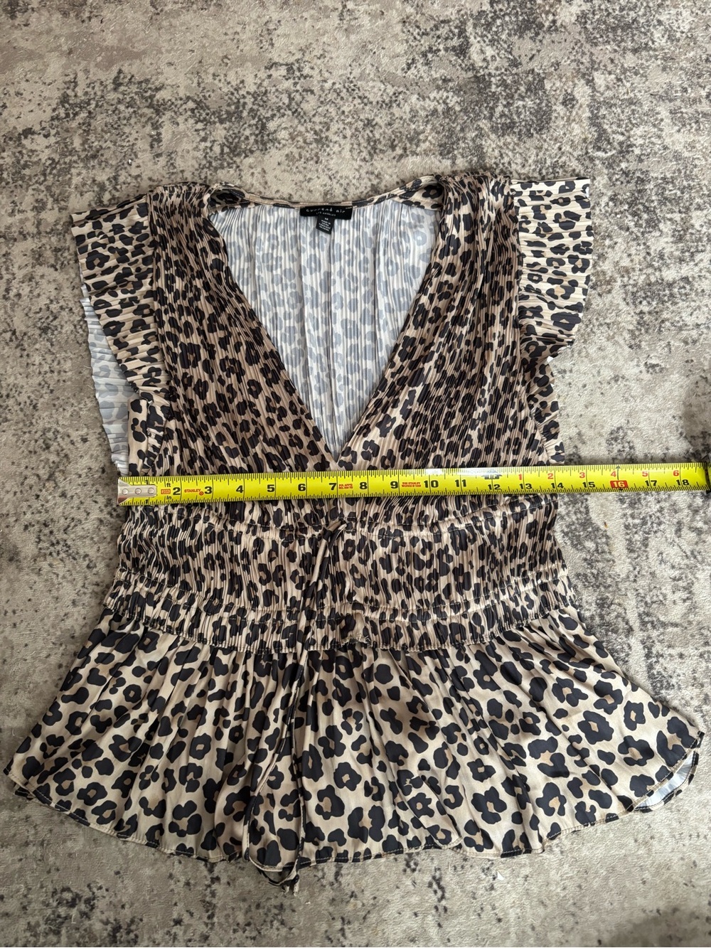 Current Air Leopard Print V-Neck Smocked Peplum Top Size Medium - Picture 6 of 9